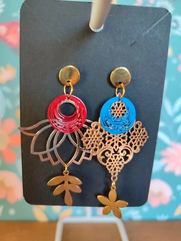 Masqué boucles d'oreilles originales